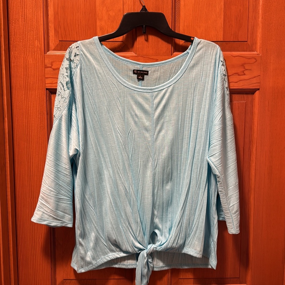 ⭐️New Directions Top with Lace  Size Large